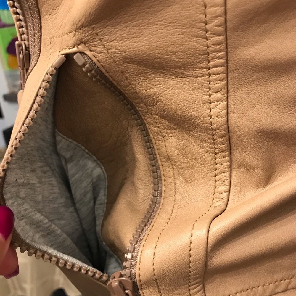 Camel 🐫 toe - Picture 5 of 10